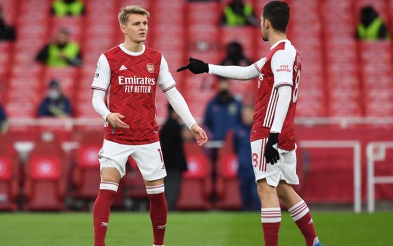  Odegaard Berhasil Mencuri Perhatian di Laga Benfica vs Arsenal