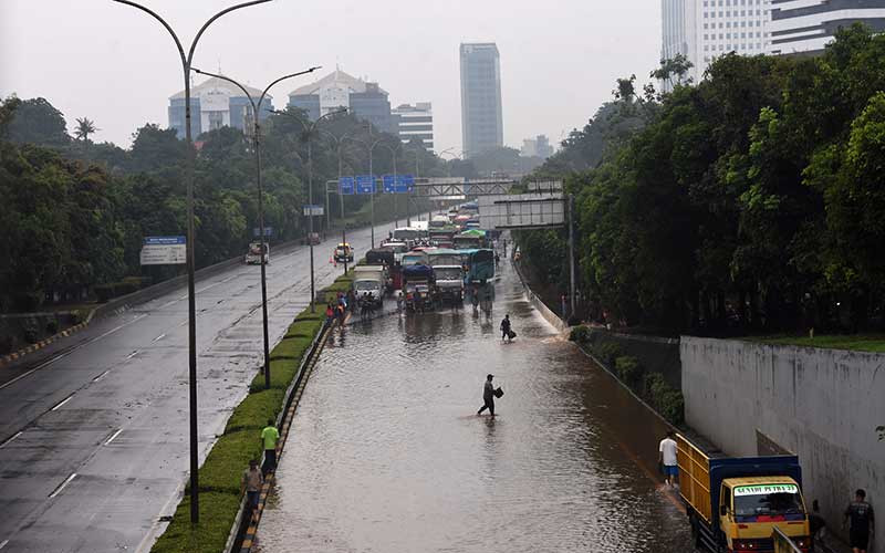  Ruas Tol TB Simatupang Jakarta Terendam Banjir