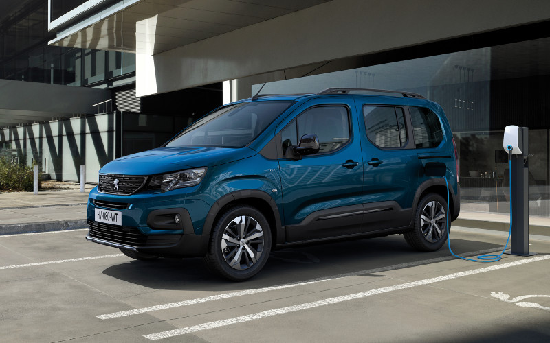  Peugeot e-Rifter Baru Siap Listrik Penuh