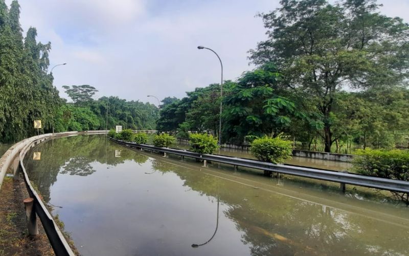  Banjir, Exit Tol Bitung Tangerang Ditutup & Dialihkan Sementara