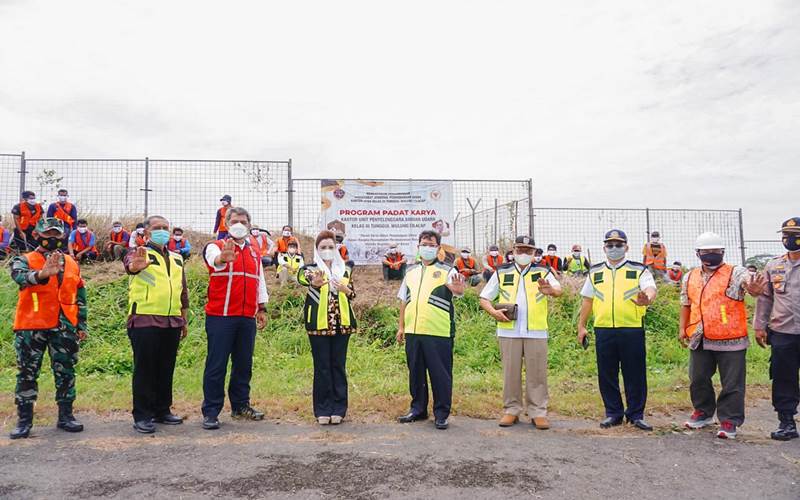  Ditjen Perhubungan Udara Dukung Program Padat Karya (KP3K) di Bandara Tunggul Wulung