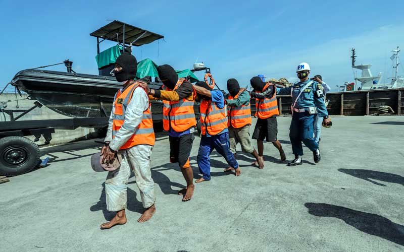  TNI AL Tangkap Perompak Kapal di Selat Singapura