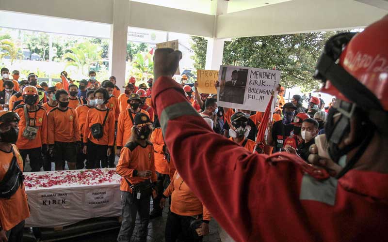  Relawan Covid-19 Gelar Aksi Unjuk Rasa di Gedung DPRD Bantul