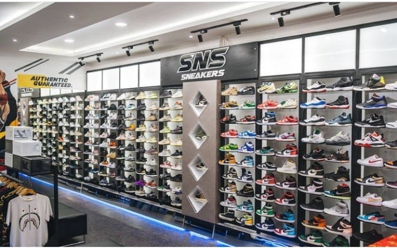 SNS Sneaker Bidik Sneakerhead Pencari Produk Original
