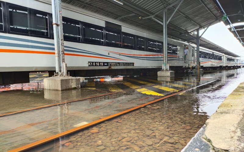  Banjir Stasiun Tawang Semarang Surut, Pelayanan Masih Dialihkan