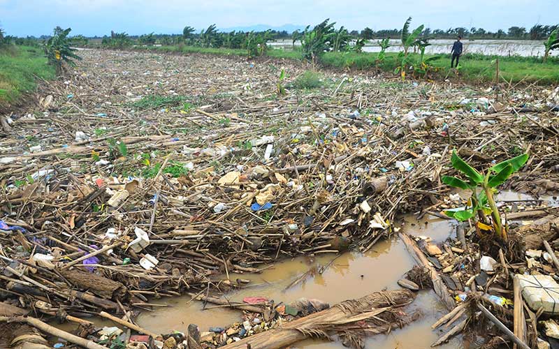  Sungai Piji 1 di Kudus Jawa Tengah Dipenuhi Sampah