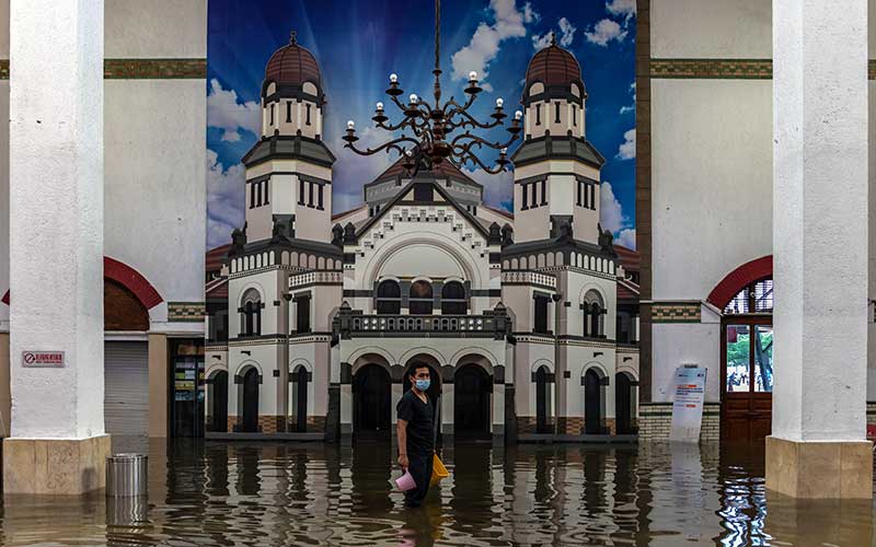  Stasiun Cawang Semarang Kemabali Terendam Banjir