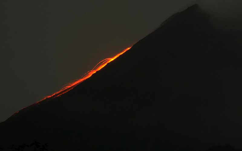  Gunung Merapi Kembali Keluarkan Lava Pijar