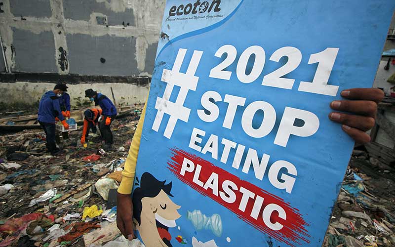  Aktivis Lingkungan Kampanyekan #2021stopmakanplastik di Surabaya