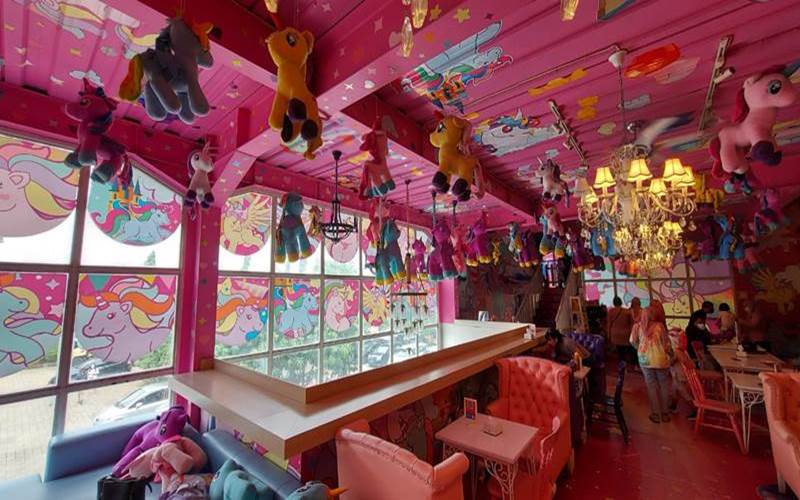  Miss Unicorn, Restoran Colorfull yang Manjakan Lidah dan Mata