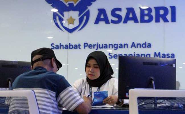 Aktifitas layanan nasabah di kantor PT Asuransi Sosial Angkatan Bersenjata Republik Indonesia (Persero) atau Asabri di Jakarta, Kamis (16/1/2020). Bisnis/Dedi Gunawan