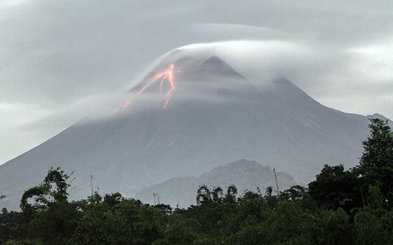  Gunung Merapi Kembali Keluarkan Lava Pijar