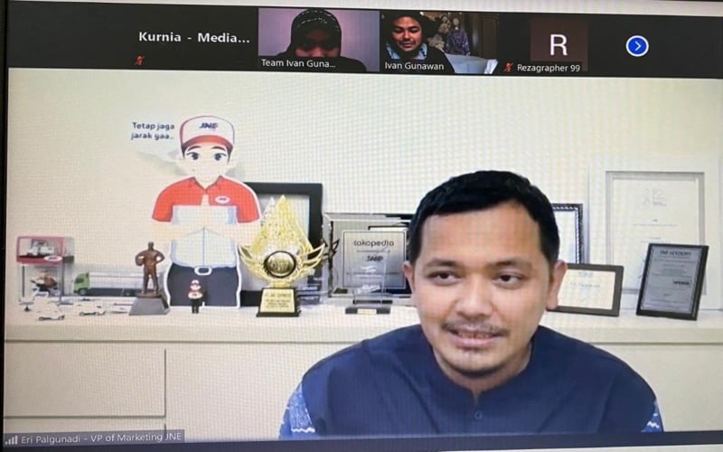  JNE Gratiskan Ongkos Kirim Belanja Koleksi Fesyen Ivan Gunawan