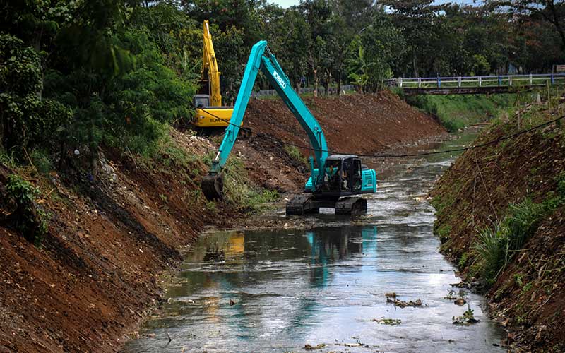  Antisipasi Banjir, Anak SUngai Citarum Dikeruk