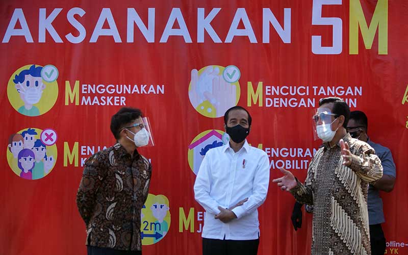  Presiden Joko Widodo Tinjau Vaksinasi Pedagang di Pasar Beringharjo Yogyakarta