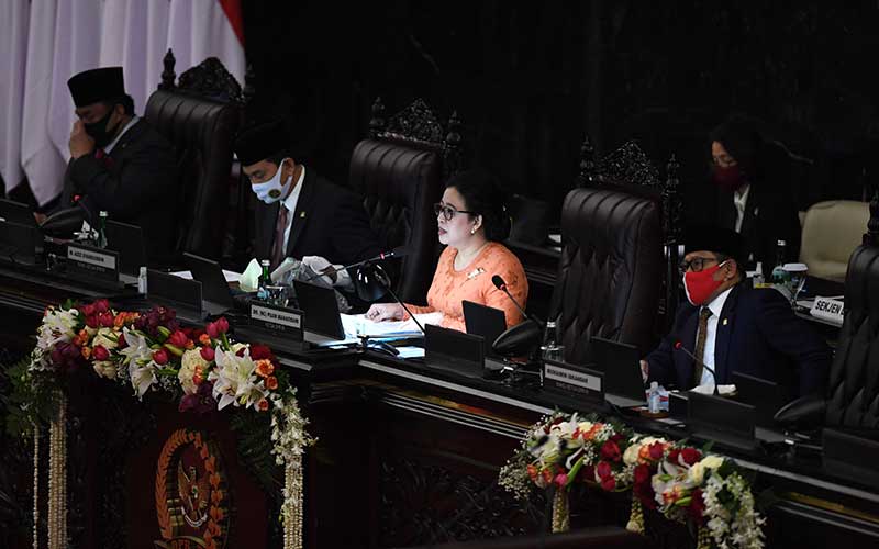 Ketua DPR Puan Maharani membuka masa persidangan I DPR tahun 2020-2021 di Kompleks Parlemen, Senayan, Jakarta, Jumat (14/8/2020). ANTARA FOTO/Akbar Nugroho Gumay