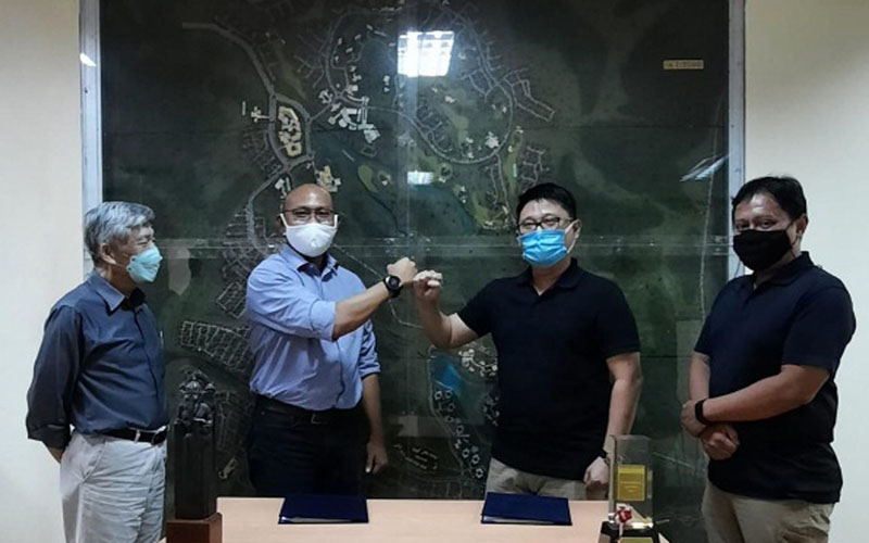 PT Kuripan Raya memercayakan Urban+ untuk merevisi master plan Telaga Kahuripan. (Dari kiri ke kanan) Direktur PT Kuripan Raya Paulus Hanoto; CEO PT Kuripan Raya Ferdiansyah Roestam; Founder & Managing Director Urban+ Sibarani Sofian; serta CoFounder & Direktur Master Planning Urban+ Adzuna Sinaga./Istimewa