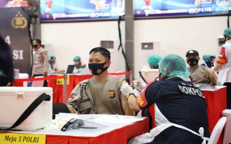  2.000 Personel TNI-Polri Disuntik Vaksin Covid