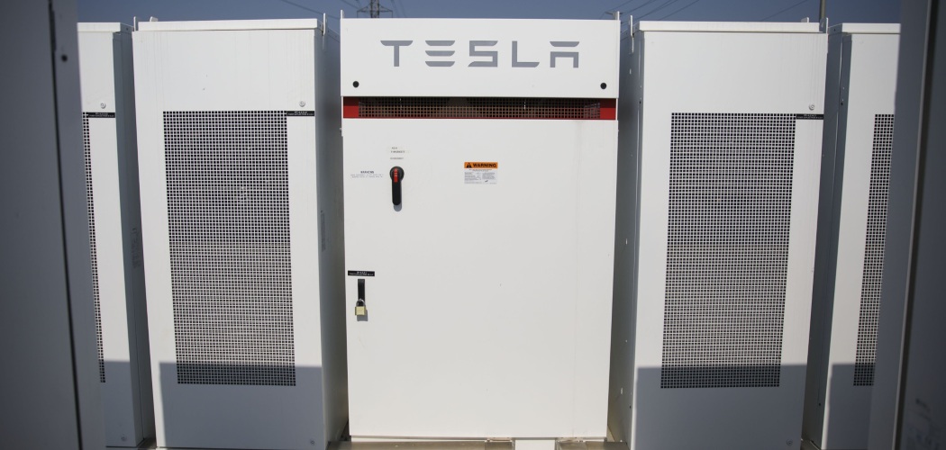  Tarik Ulur Tesla dan Sinyal Elon Musk untuk Emiten Nikel