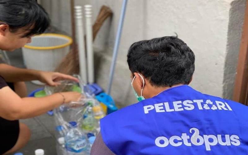  Pengumpul Kemasan Bekas Ini Dapatkan Rp10 Juta per Bulan