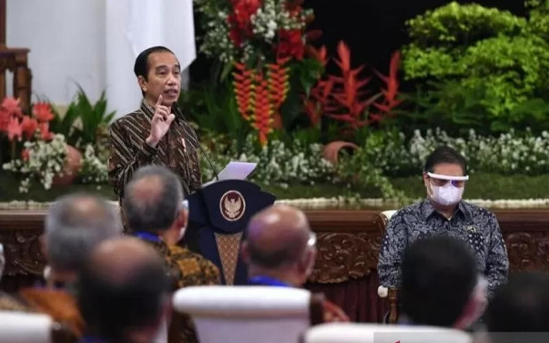 Presiden Joko Widodo menyampaikan sambutan pada Rapat Kerja Nasional Kementerian Perdagangan Tahun 2021 di Istana Negara, Jakarta, Kamis, (4/3/2021). /ANTARA