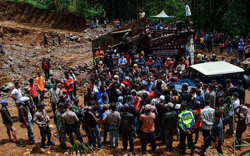  Wakil Gubernur Jabar Uu Ruzhanul Ulum Sidak ke lokasi tambang pasir di Kampung Pasir Ipis Ciamis