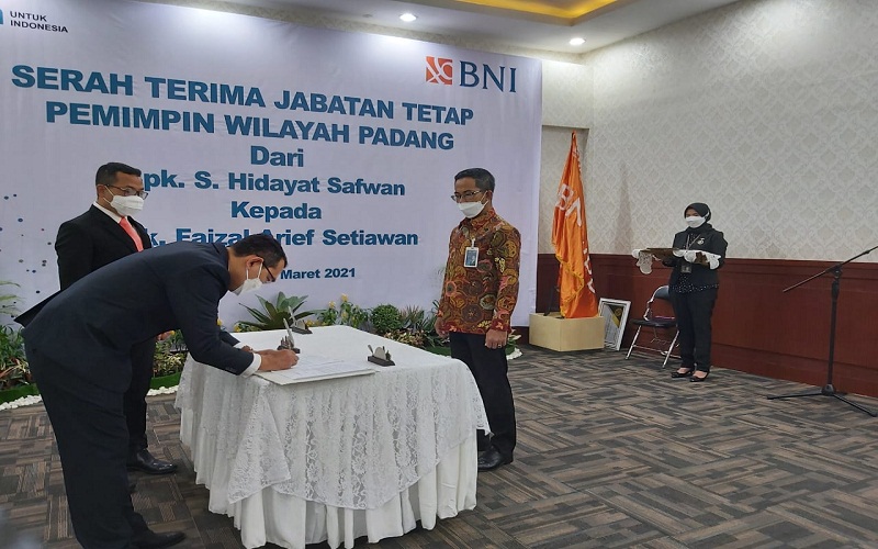 Serah Terima Jabatan, Faizal Arief Setiawan Pimpin BNI Wilayah 02 Padang