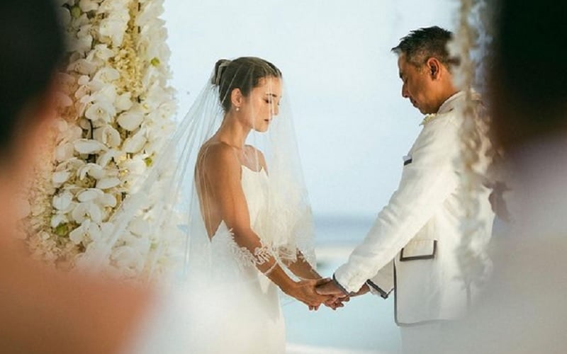  Foto-Foto Cantik Pernikahan Julie Estelle dan David Tjiptobiantoro di Maldives