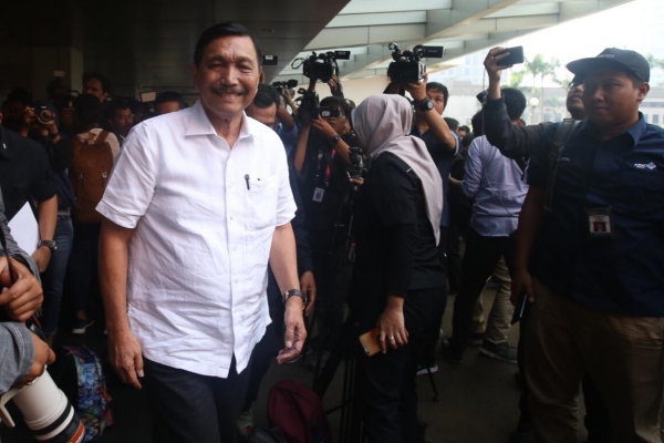  Luhut Binsar: Saya Sedih Anak Muda Melacurkan Profesionalisme demi Uang