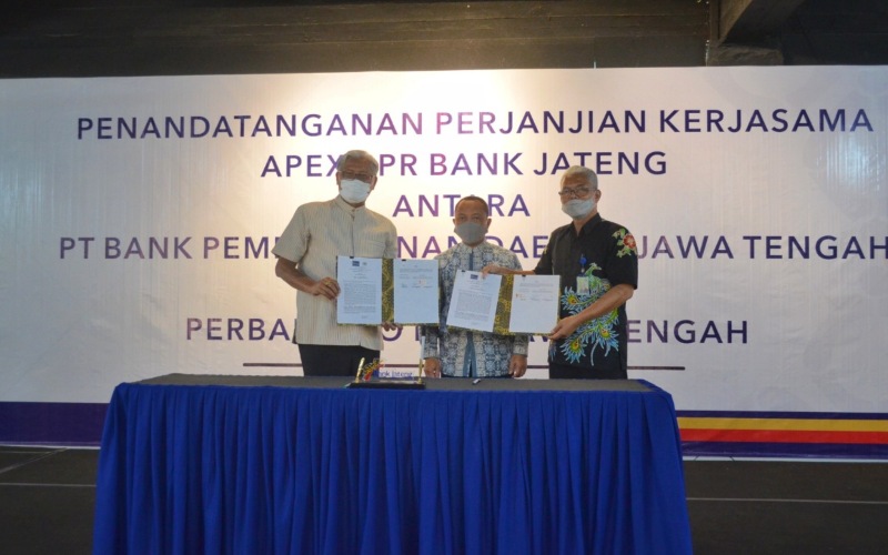  Bank Jateng dan Perbarindo Tandatangani Kerja Sama Apex 