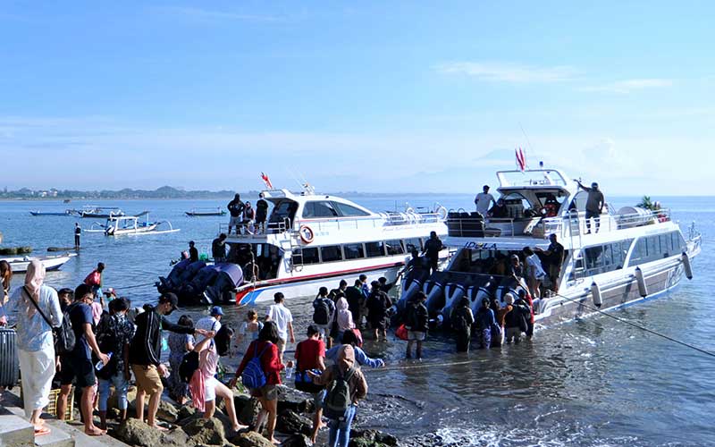  Jelang Penutupan Operasinal Hari Raya Nyepi, Penyebrangan Kapal Cepat di Bali Dipadati Warga