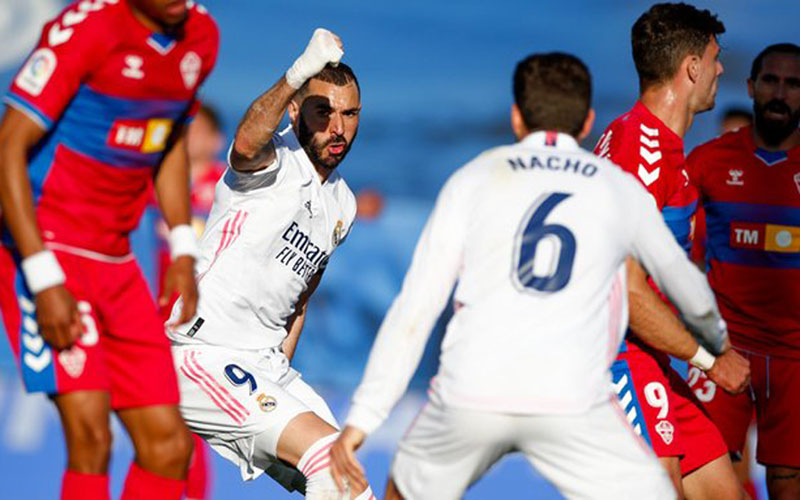  Hasil Lengkap La Liga, Gol Injury Time Benzema Bawa Madrid Atasi Elche