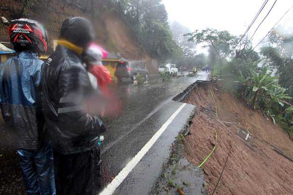  Sempat Longsor, Jalan Lingkar Kota Wonogiri Kini Kembali Normal