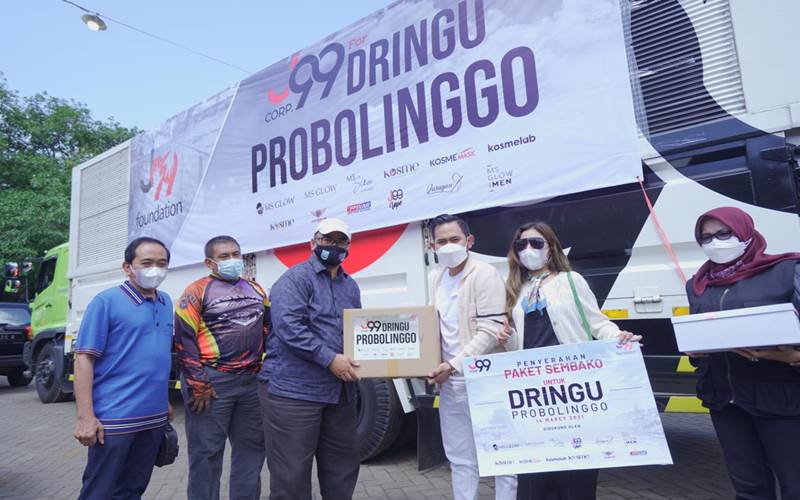  J99 Foundation Salurkan Bantuan Sembako ke Korban Banjir Probolinggo