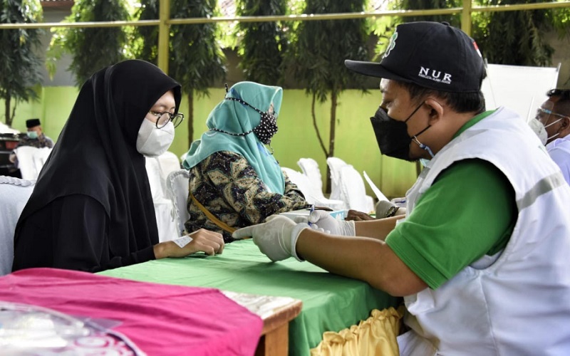  200 Kiai dan Ulama di Karawang Jalani Vaksinasi Covid-19