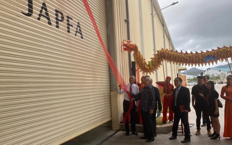 Dubes Ibnu Hadi membuka pabrik keenam JAPFA Comfeed Vietnam./KBRI Hanoi