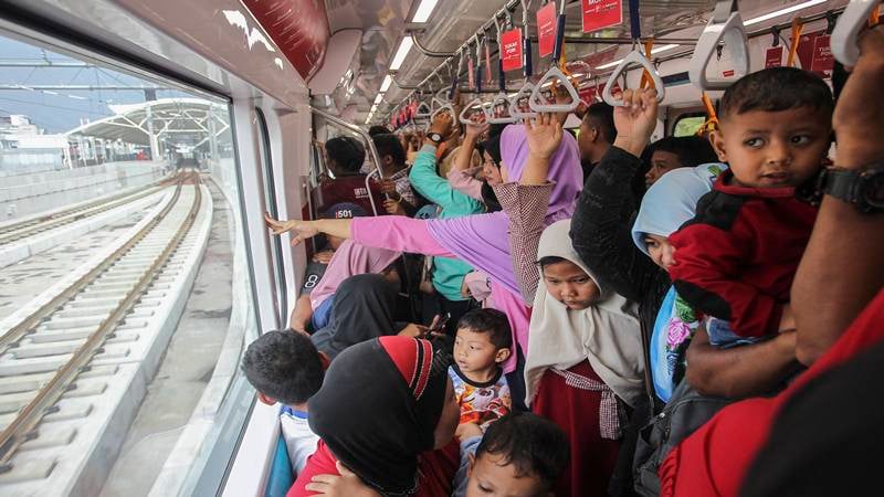  Jumlah Penumpang MRT Jakarta Capai Titik Tertinggi, Ada Apa?