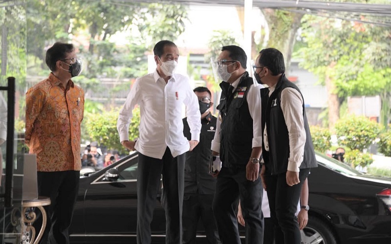  Jokowi Minta Jabar Tambah Kapasitas Ruang Vaksinasi