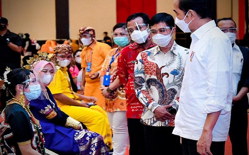  Kunjungi Vaksinasi di Sulawesi, Jokowi Berharap Sekolah Segera Dibuka