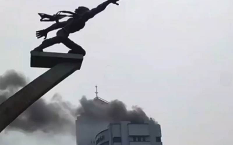  Rooftop Graha Mustika Ratu Kebakaran, 8 Damkar Dikerahkan