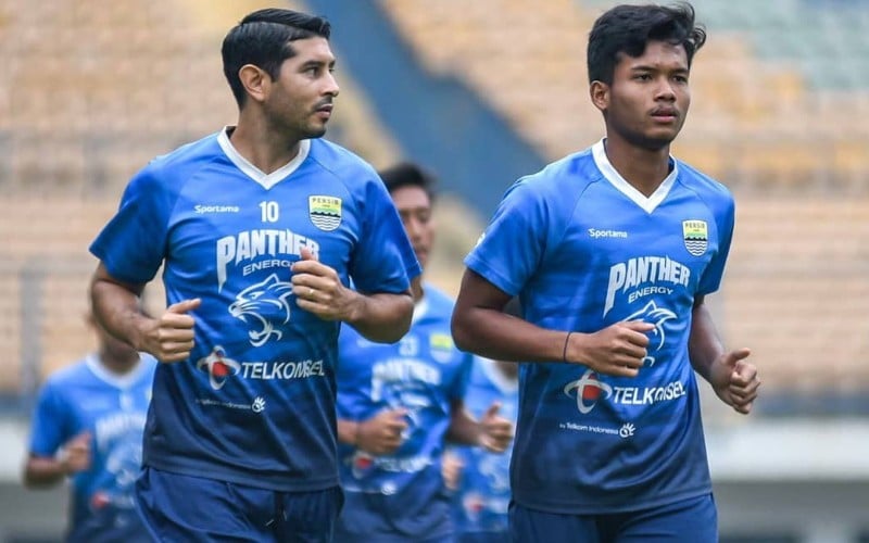  Esteban Vizcarra Senang Tim Persib Bandung Semakin Kompak