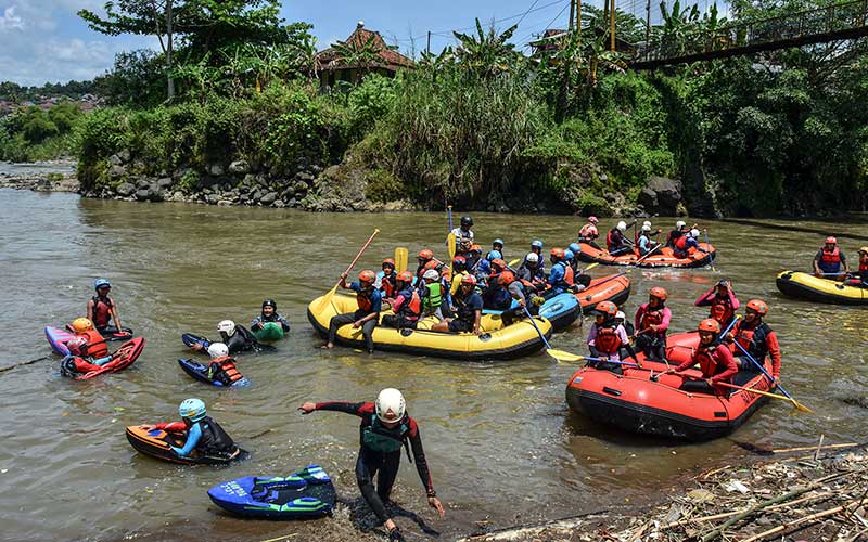  Peringati Hari Air Sedunia, Pegiat Lingkungan di Tasikmalaya Susuri Sungai Ciwulan