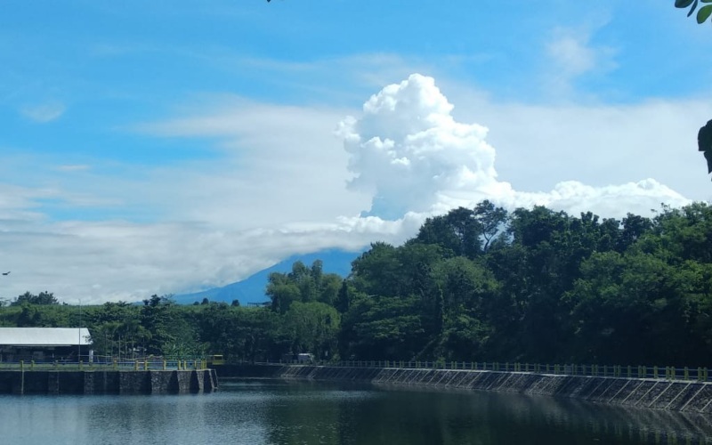  Gunung Merapi 2 Kali Luncurkan Awan Panas Pagi Ini, Status Siaga