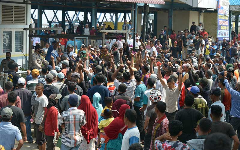  Pedagang Ikan Bersama Buruh Pelabuhan dan Lelayan di Aceh Gelar Unjuk Rasa Karena Digusur