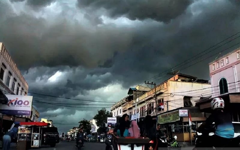  Cuaca Jakarta 23 Maret, Hujan Disertai Kilat di Jaksel dan Jaktim