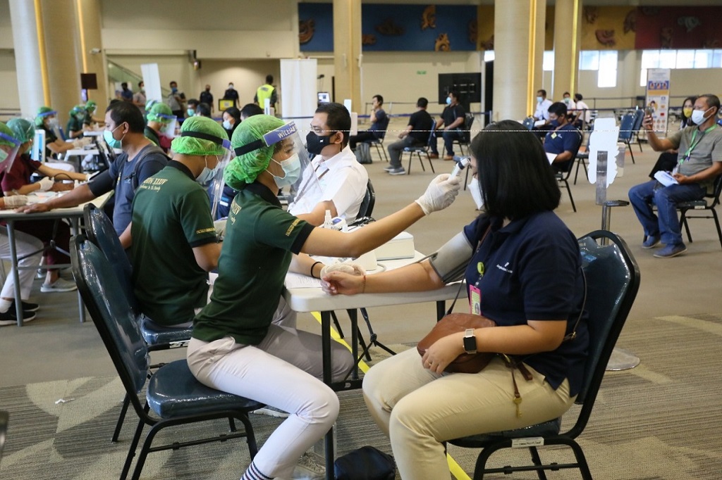  Dukung Kebangkitan Kembali Transportasi Udara, 3 Ribu Personel Garis Depan Angkasa Pura I Terima Vaksinasi