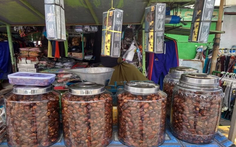  Penjual Buah Kurma di Semarang Mulai Semarak