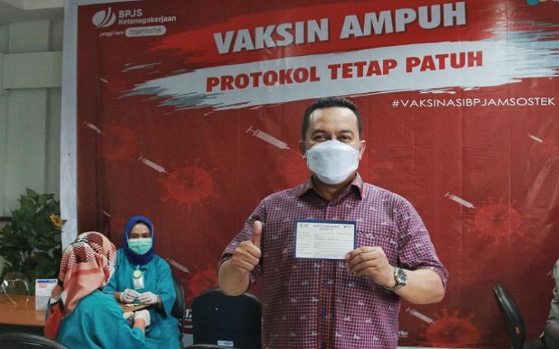  Layani Publik, BPJamsostek Sumbar Riau Vaksinasi Karyawan