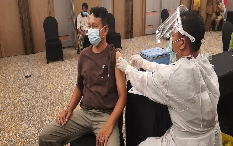 Vaksinasi Pelaku Pariwisata di Hotel Aruna Senggigi Pada Selasa (23/3/2021)./Bisnis-Harian Noris Saputra.