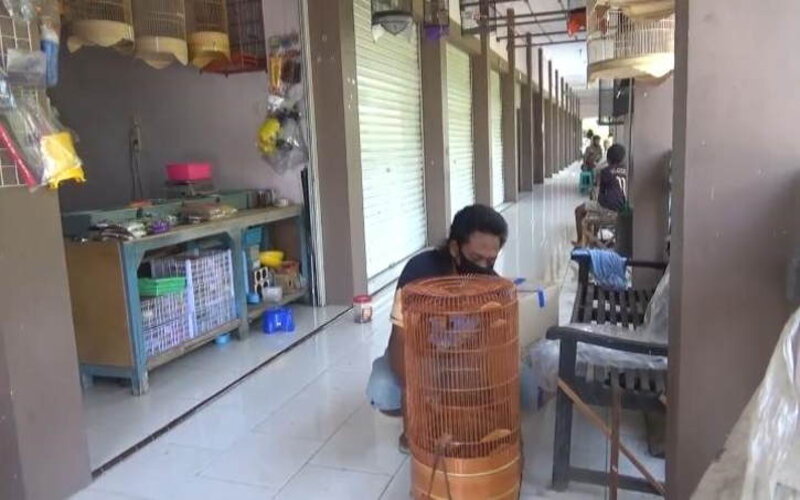  Geliat Pasar Burung Caruban Merosot
